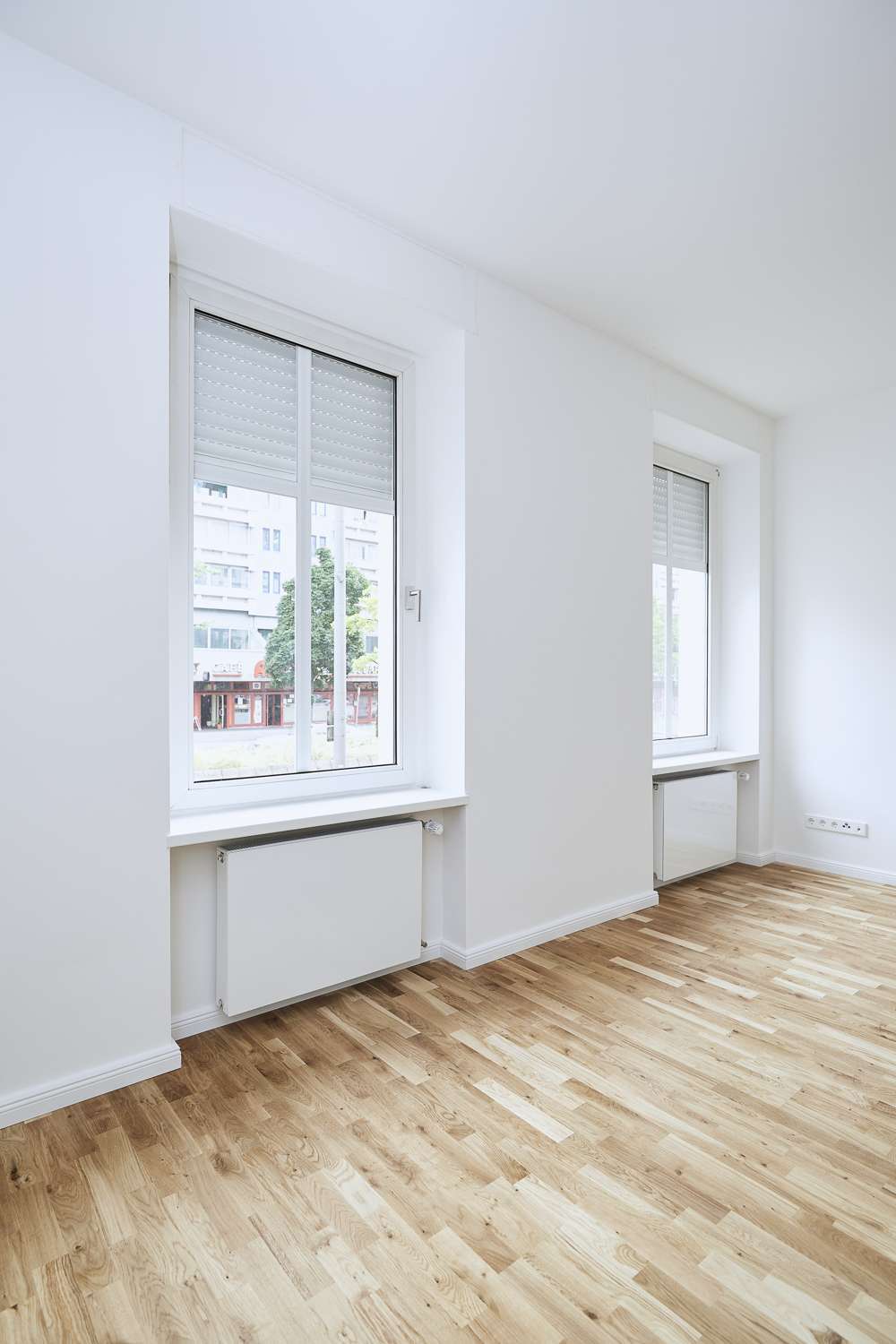Wohnzimmer el. Rolläden - Sofort bezugsfreie sanierte 3-Zimmer-Wohnung im Altbau in Schöneberg