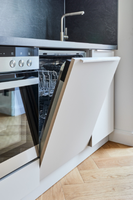 Küche-Geschirrspüler - Hochwertigster Wohntraum mit 3-Zimmern, Balkon und Einbauküche in der Südstadt