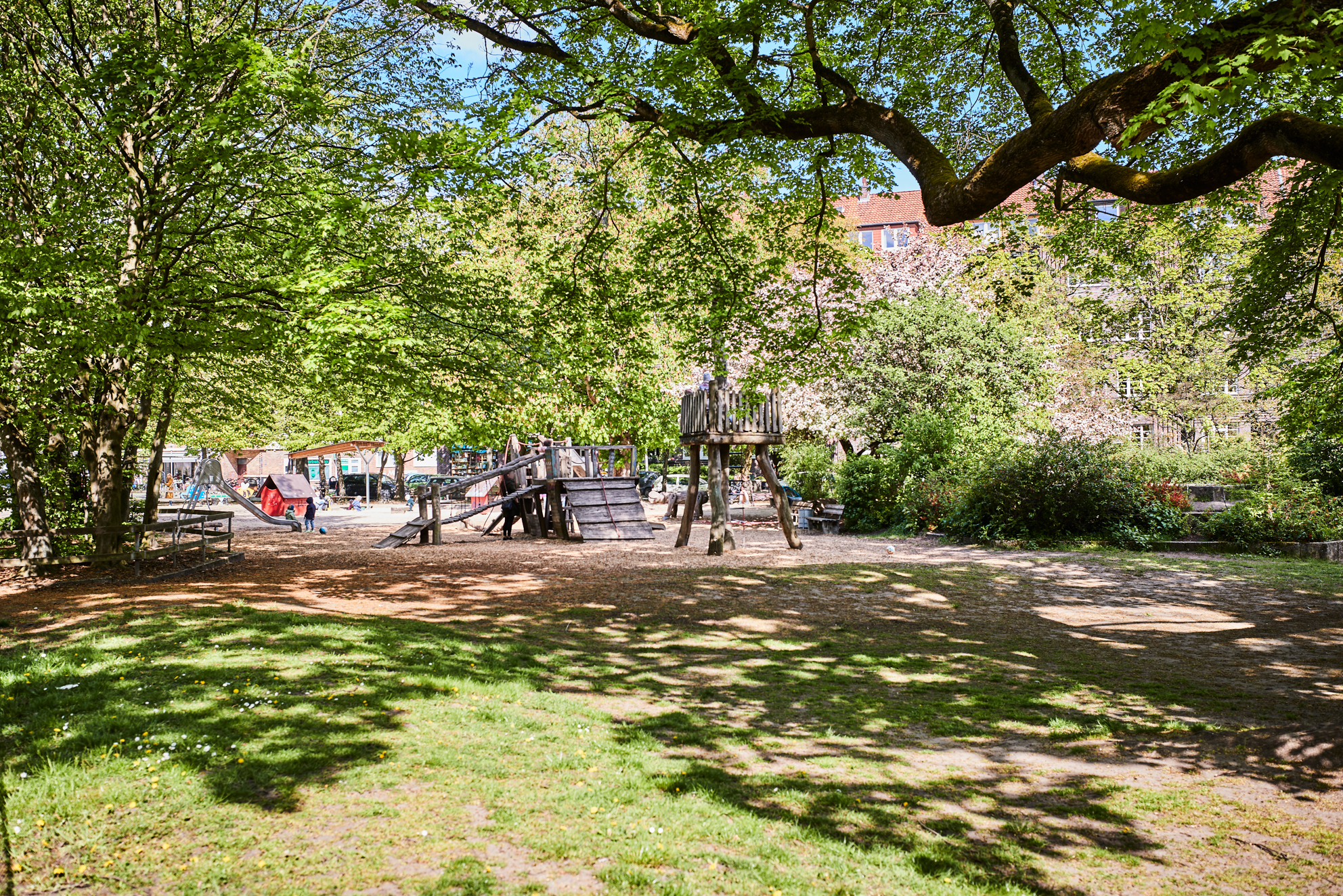 Spielplatz - Hochwertigster Wohntraum mit 3-Zimmern, Balkon und Einbauküche in der Südstadt
