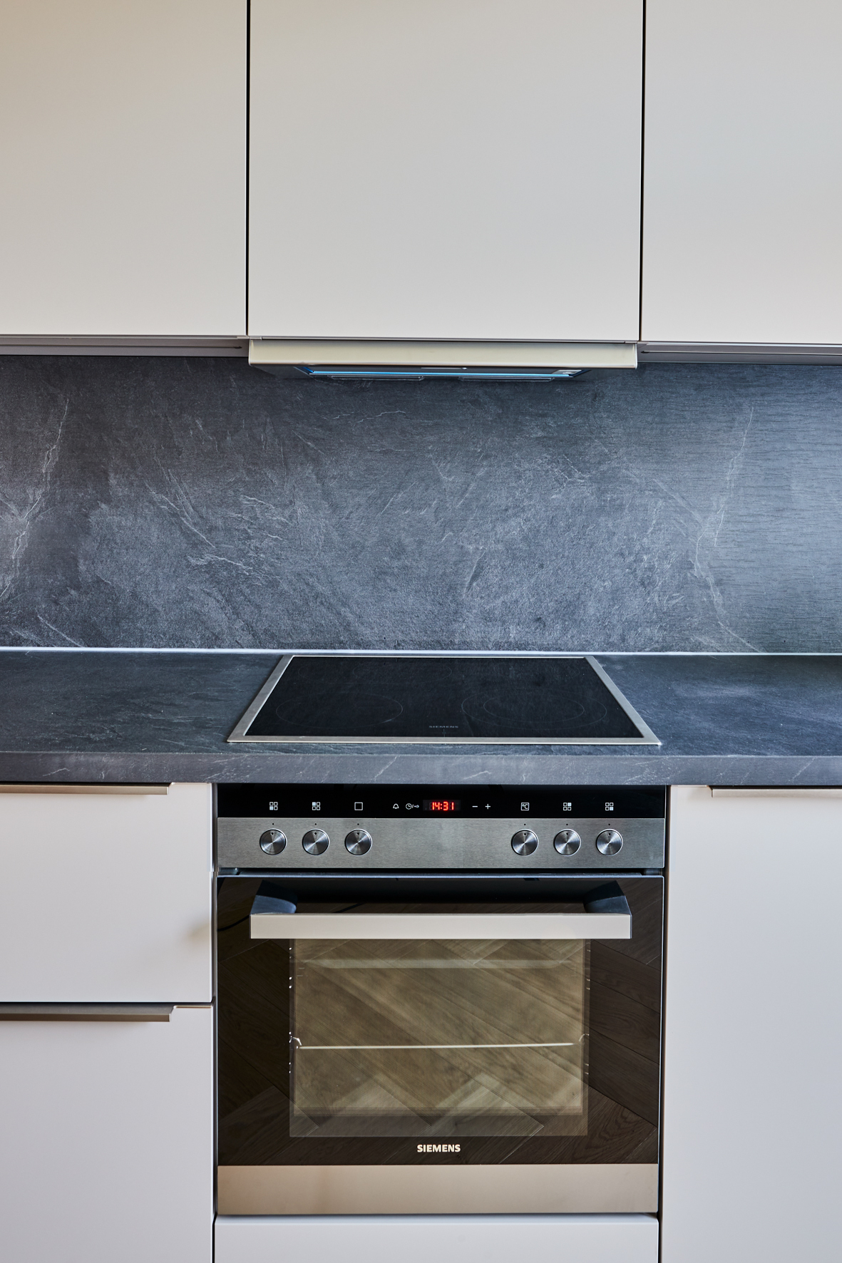 Detail_Küche - Hochwertigster Wohntraum mit 3-Zimmern, Balkon und Einbauküche in der Südstadt