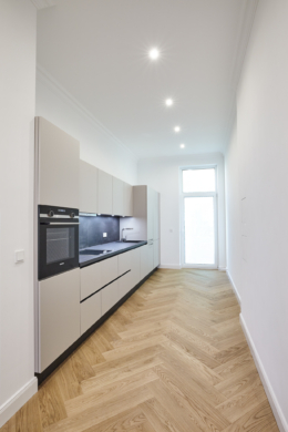 Blick in die Küche - *Verkauft*Sanierte 2-Zimmerwohnung mit großer Küche und Balkon in Bestlage Hannover List