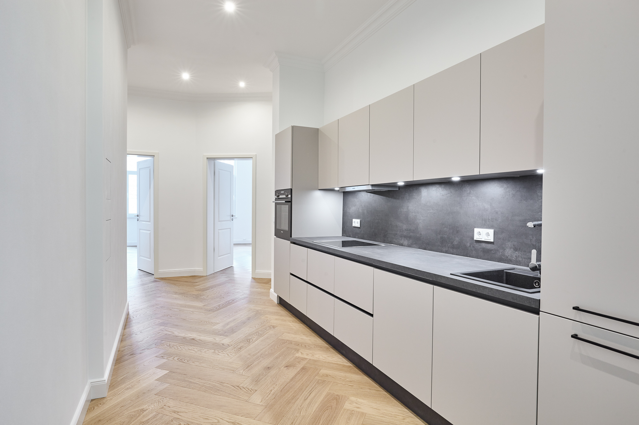 Küche - *Verkauft*Sanierte 2-Zimmerwohnung mit großer Küche und Balkon in Bestlage Hannover List