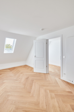 Schafzimmer - Hochwertige Dachgeschosswohnung mit Einbauküche und großem Tageslichtbad