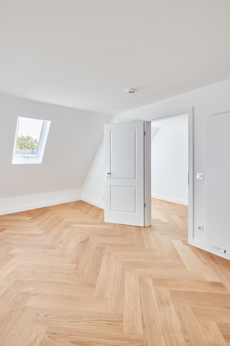 Schafzimmer - Hochwertige Dachgeschosswohnung mit Einbauküche und großem Tageslichtbad