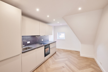 Einbauküche - Hochwertige Dachgeschosswohnung mit Einbauküche und großem Tageslichtbad