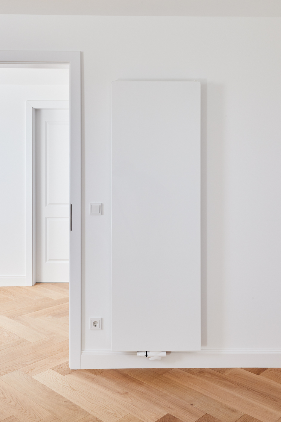 Detail-Heizkörper - Hochwertige Dachgeschosswohnung mit Einbauküche und großem Tageslichtbad