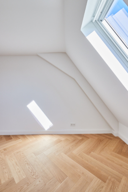 Schlafzimmer - Hochwertige Dachgeschosswohnung mit Einbauküche und großem Tageslichtbad