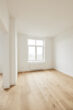 Höchster Wohnkomfort - Kernsanierte 5-Zimmerwohnung mit Einbauküche in Hannover Linden - Wohnzimmer