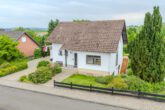 Familientraum mit großem Garten – Viel Platz, viele Möglichkeiten mit Einliegerwohnung - Frontansicht