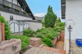 Familientraum mit großem Garten – Viel Platz, viele Möglichkeiten mit Einliegerwohnung - Weg zur Einliegerwohnung