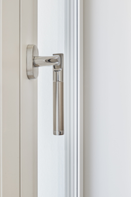 Details_Fenster - Erstklassige 2-Zimmerwohnung mit Balkon und Einbauküche in Bestlage Hannover