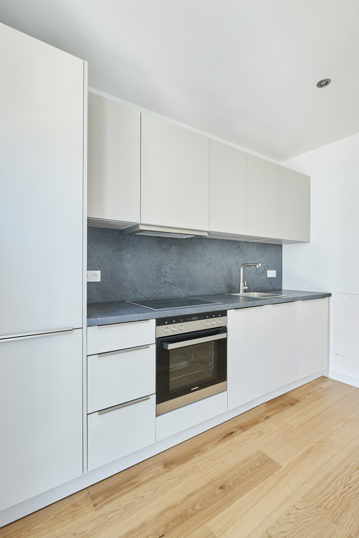 Einbauküche_1 - Erstklassige 2-Zimmerwohnung mit Balkon und Einbauküche in Bestlage Hannover