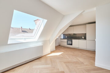 Dachgeschosswohnung mit Einbauküche und großem Tageslichtbad mit Badewanne und Dusche, 30171 Hannover, Wohnung