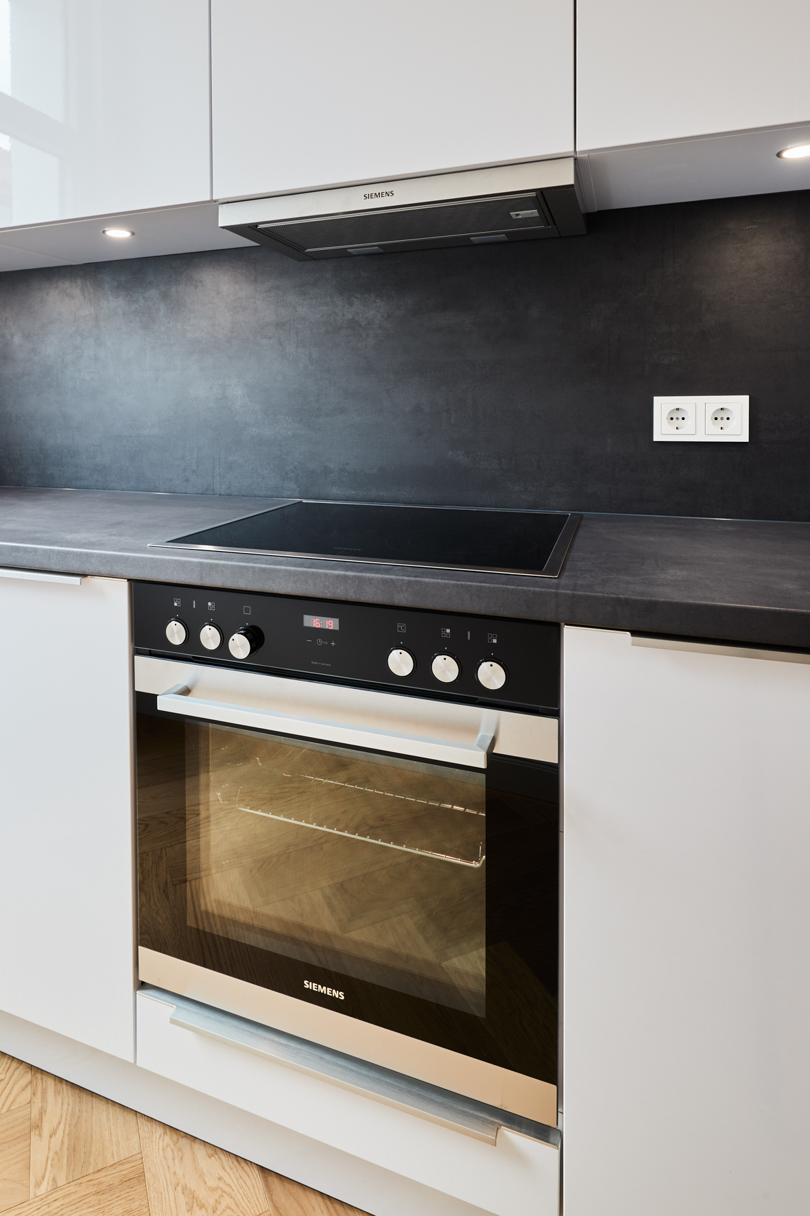 Küche - Detail Siemens - **Reserviert**-Einzimmer Altbauwohnung mit Einbauküche und Balkon in Bestlage Hannover List