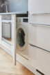**Reserviert**-Einzimmer Altbauwohnung mit Einbauküche und Balkon in Bestlage Hannover List - Küche - Waschmaschine
