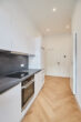 **Reserviert**-Einzimmer Altbauwohnung mit Einbauküche und Balkon in Bestlage Hannover List - Küche - Blick zum Eingang