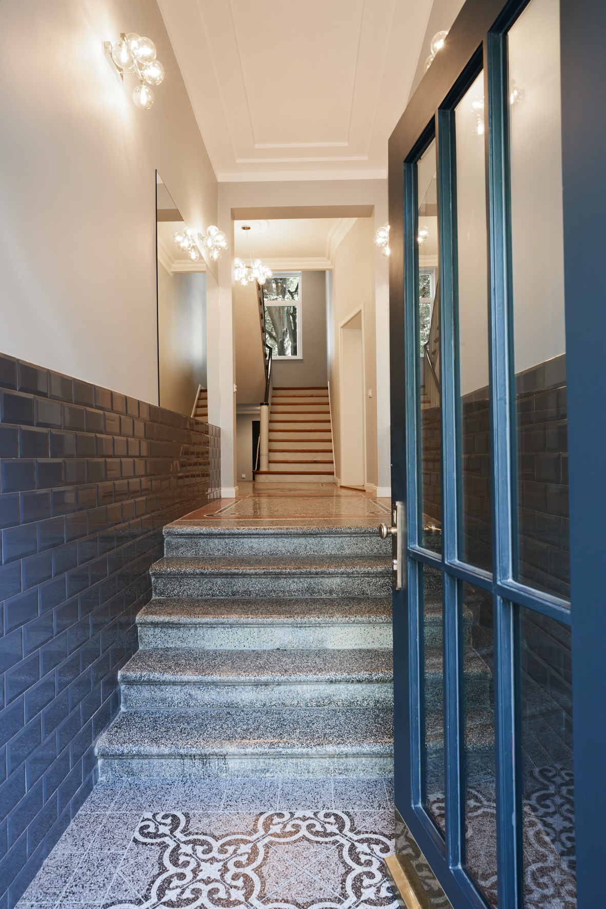 Zugang zum Haus - **Reserviert**-Einzimmer Altbauwohnung mit Einbauküche und Balkon in Bestlage Hannover List