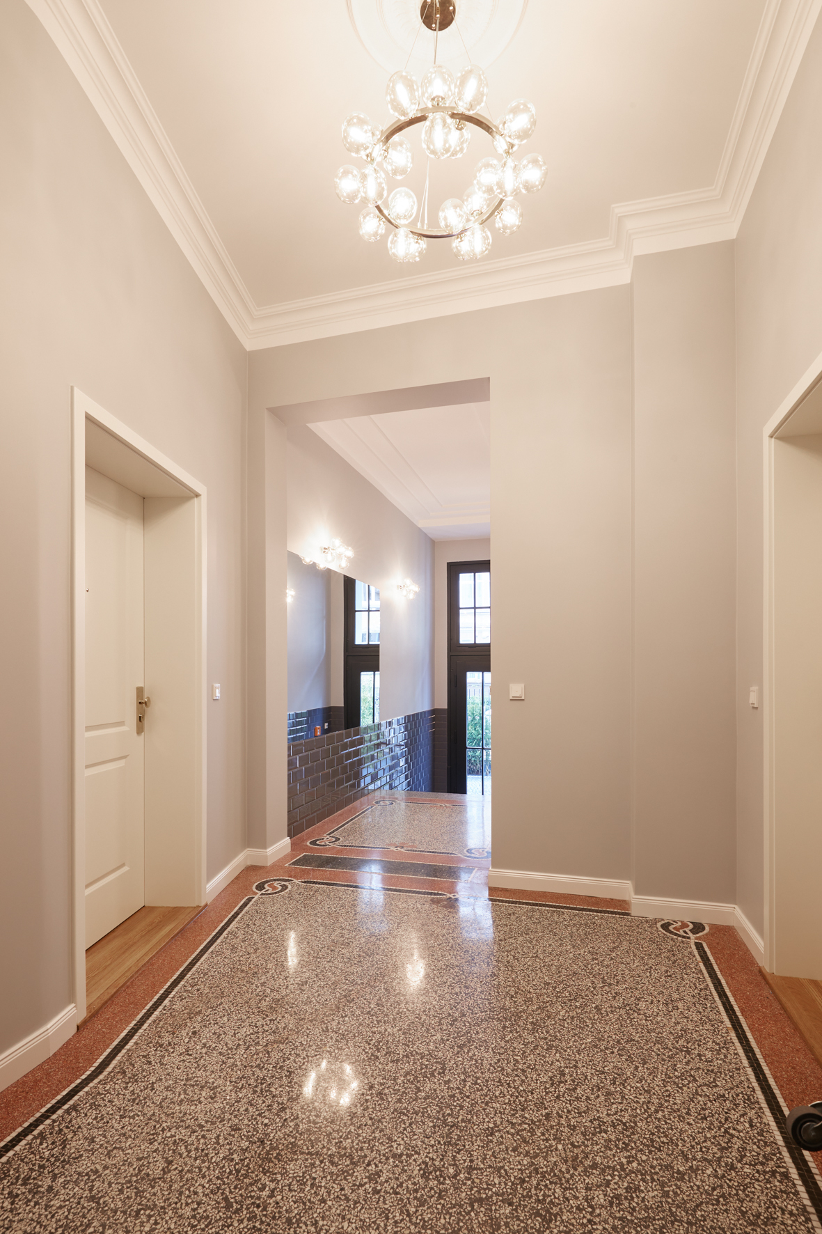 Treppenhaus EG Bereich - **Reserviert**-Einzimmer Altbauwohnung mit Einbauküche und Balkon in Bestlage Hannover List