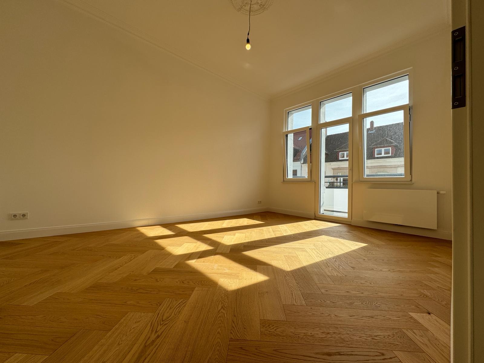 Zimmer mit Balkon - **Reserviert**-Einzimmer Altbauwohnung mit Einbauküche und Balkon in Bestlage Hannover List