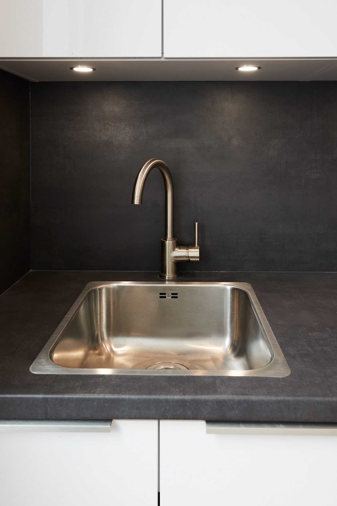 Küche - Detail - **Reserviert**-Einzimmer Altbauwohnung mit Einbauküche und Balkon in Bestlage Hannover List