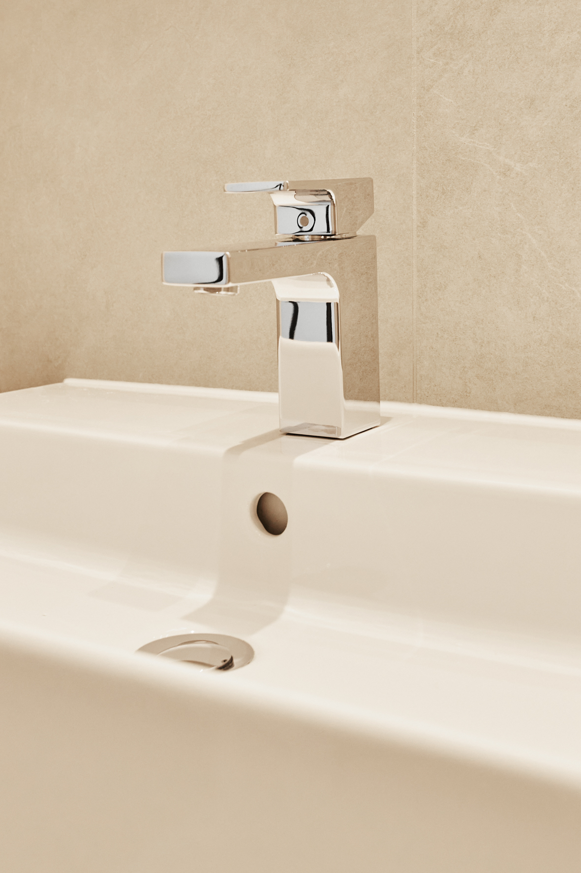 Detail-Badezimmer - Traumhaftes Hochparterre 1-Zimmerapartment mit großem Balkon und Einbauküche in Bestlage Hannover