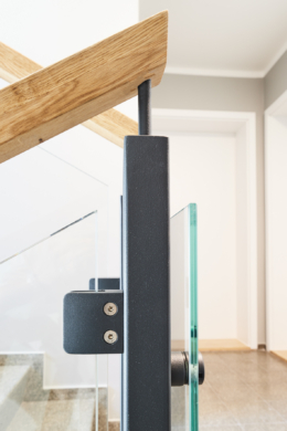 Treppengeländer mit Glas - Traumhaftes Hochparterre 1-Zimmerapartment mit großem Balkon und Einbauküche in Bestlage Hannover