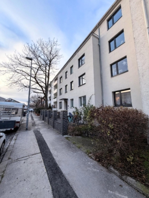 Blick in die Straße - Stilvoll sanierte 1-Zimmer-Wohnung in Toplage der List – Erstbezug mit Balkon & neuer Einbauküche