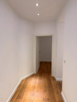 Flur - Stilvoll sanierte 1-Zimmer-Wohnung in Toplage der List – Erstbezug mit Balkon & neuer Einbauküche