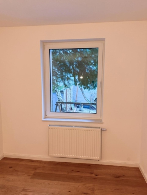 Schlafzimmer Fenster - Stilvoll sanierte 1-Zimmer-Wohnung in Toplage der List – Erstbezug mit Balkon & neuer Einbauküche