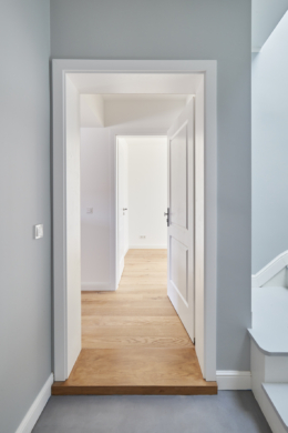 Zugang zur Wohnung - **Verkauft**-Helle 2-Zimmerwohnung mit Echtholzboden und hochwertiger Einbauküche zum Erstbezug