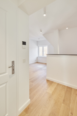 Flur - **Verkauft**-Helle 2-Zimmerwohnung mit Echtholzboden und hochwertiger Einbauküche zum Erstbezug