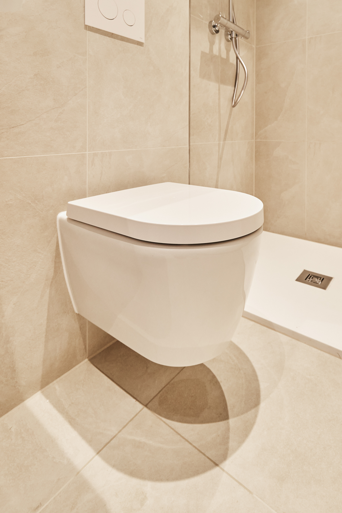 Badezimmer Detail - **Verkauft**-Helle 2-Zimmerwohnung mit Echtholzboden und hochwertiger Einbauküche zum Erstbezug