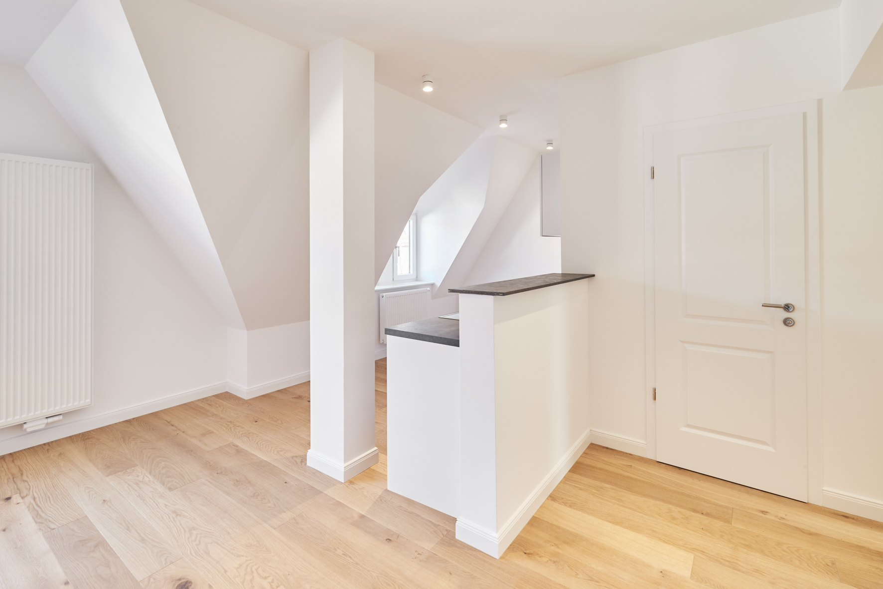 Blick zur Küche - **Verkauft**-Helle 2-Zimmerwohnung mit Echtholzboden und hochwertiger Einbauküche zum Erstbezug