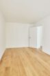 Traumhaftes 2-Zimmerapartment mit Balkon und Einbauküche in Bestlage Hannover - Schlafzimmer mit Blick zur Tür