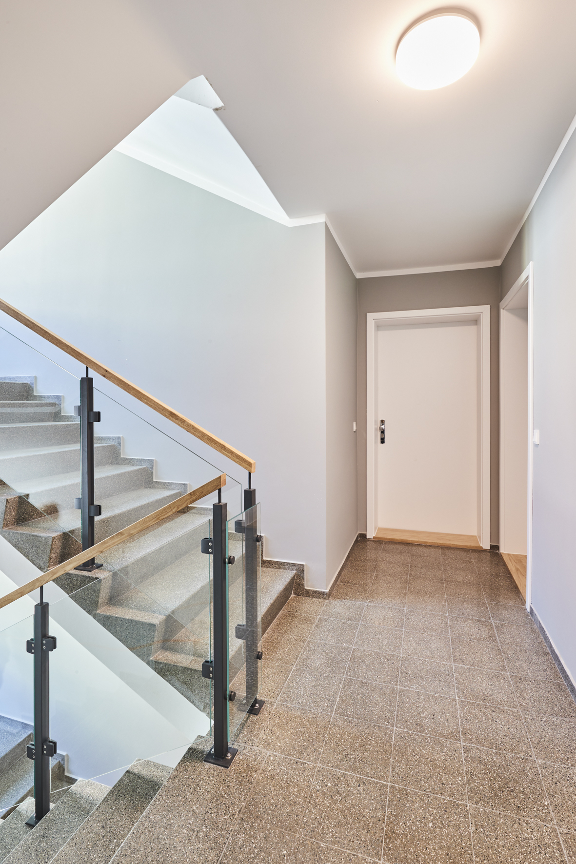 Zugang zur Wohnungstür - Traumhaftes 2-Zimmerapartment mit Balkon und Einbauküche in Bestlage Hannover