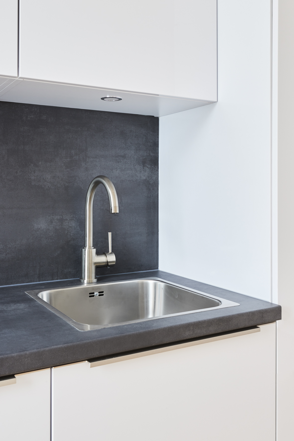 Detail Küche, - Modernes 2-Zimmer-Studio-Apartment zum Erstbezug in bester Lage der Nordstadt Hannover