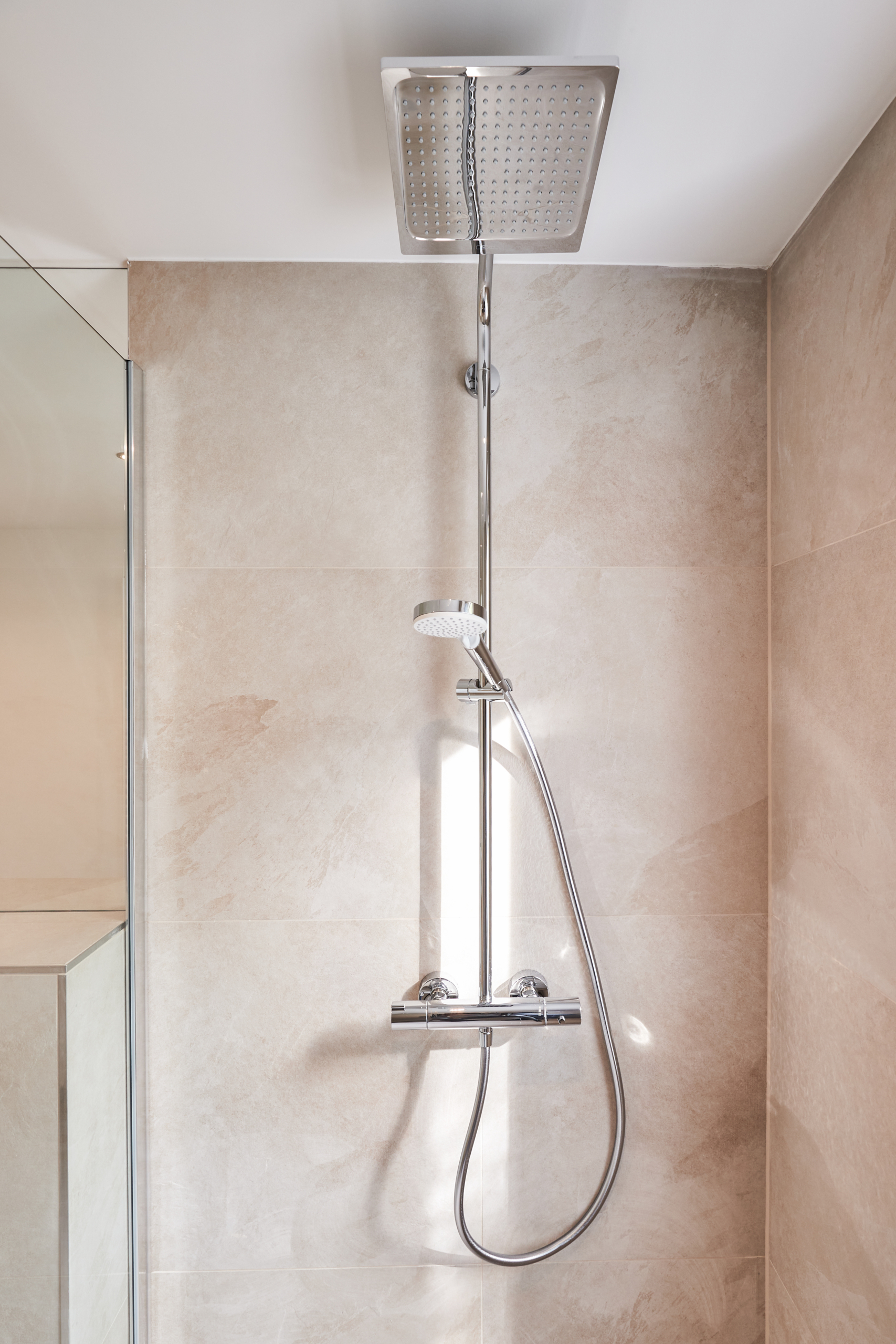 Rainshower - Möblierte 2-Zimmer Wohnung inkl. Internet mit großem Tageslichtbad und Einbauküche in der List