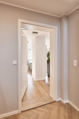 Eingang zur Wohnung - Möblierte 2-Zimmer Wohnung inkl. Internet mit großem Tageslichtbad und Einbauküche in der List