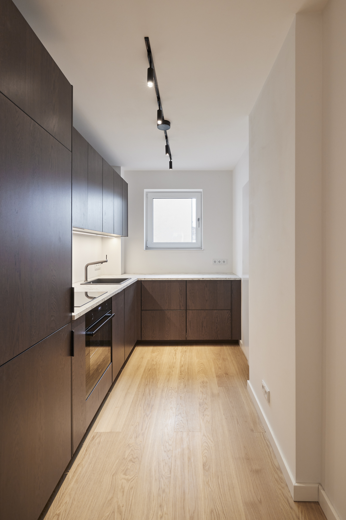 Einbauküche - Erstbezug nach Sanierung – 3 Zimmerwohnung mit Balkon direkt zwischen Kudamm und dem Tiergarten