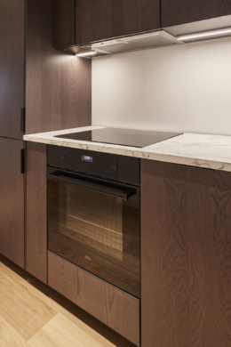 Detail Küche Herd - Erstbezug nach Sanierung – 3 Zimmerwohnung mit Balkon direkt zwischen Kudamm und dem Tiergarten