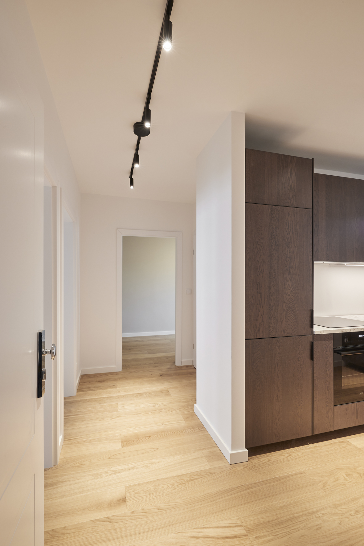 Wohnungseingang - Erstbezug nach Sanierung – 3 Zimmerwohnung mit Balkon direkt zwischen Kudamm und dem Tiergarten