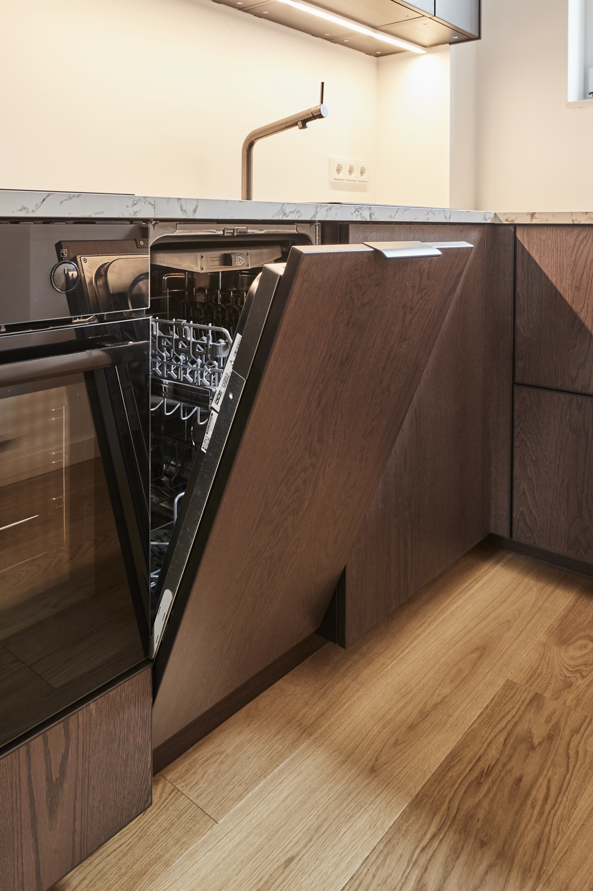 Detail Küche GS - Erstbezug nach Sanierung – 3 Zimmerwohnung mit Balkon direkt zwischen Kudamm und dem Tiergarten