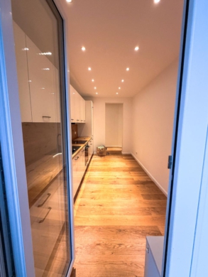 Blick vom Balkon in die Küche - Stilvoll sanierte 1-Zimmer-Wohnung in Toplage der List – Erstbezug mit Balkon & neuer Einbauküche