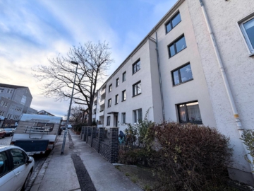 Blick in die Straße 2 - Stilvoll sanierte 1-Zimmer-Wohnung in Toplage der List – Erstbezug mit Balkon & neuer Einbauküche