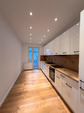 Küche - Stilvoll sanierte 1-Zimmer-Wohnung in Toplage der List – Erstbezug mit Balkon & neuer Einbauküche