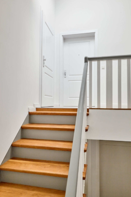 Treppenhaus - Exklusive Dachgeschosswohnung mit Einbauküche zum Erstbezug