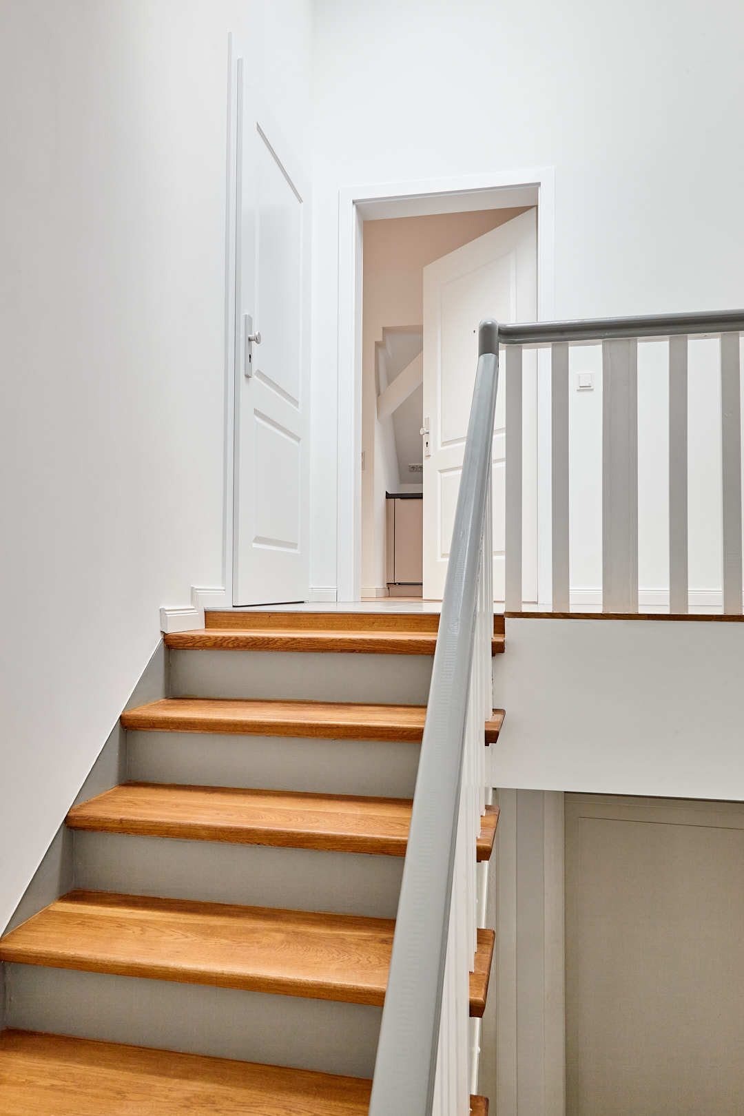 Zugang zur Wohnung - Exklusive Dachgeschosswohnung mit Einbauküche zum Erstbezug