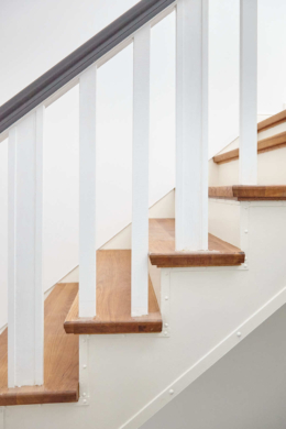 Treppenhaus - Exklusive Dachgeschosswohnung mit Einbauküche zum Erstbezug