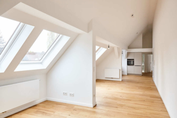 Blick Richtung Fenster - Exklusive Dachgeschosswohnung mit Einbauküche zum Erstbezug