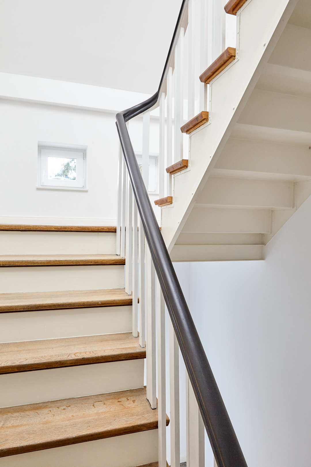 Treppenhaus - Exklusive Dachgeschosswohnung mit Einbauküche zum Erstbezug